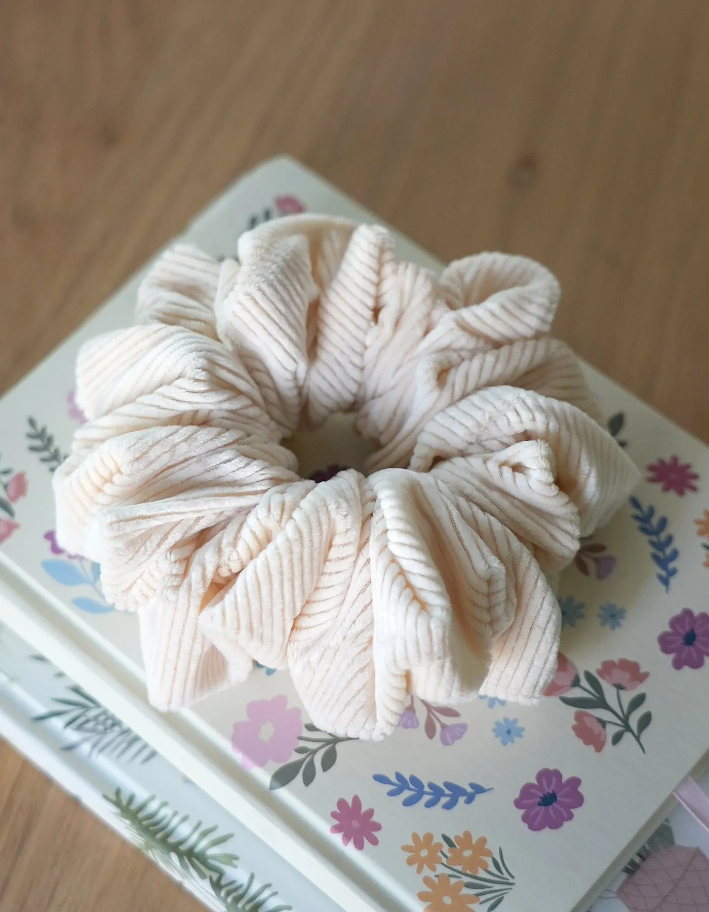 Ribbed Scrunchie - Creme